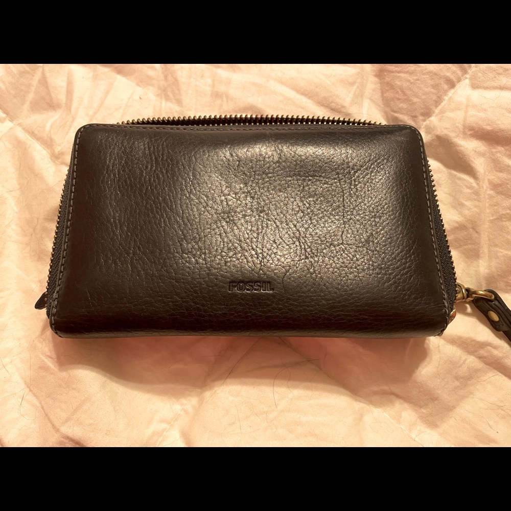 Fossil Leather Wristlet - fits iPhone 8